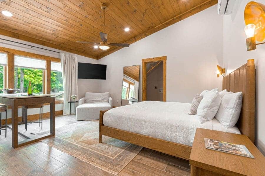 Innkeeper's King Suite Main Image